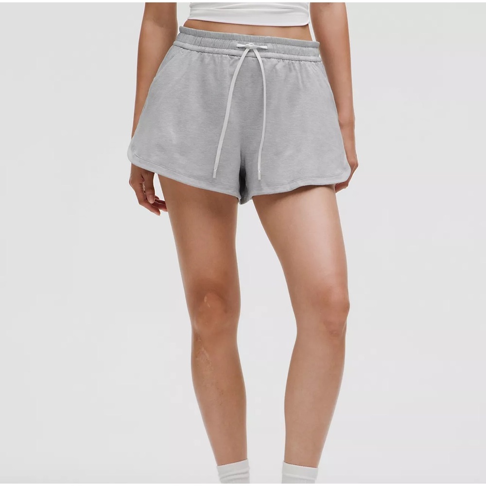 BRAND NEW Lululemon Soft Jersey Mid-Rise Curved-Hem Short 3"